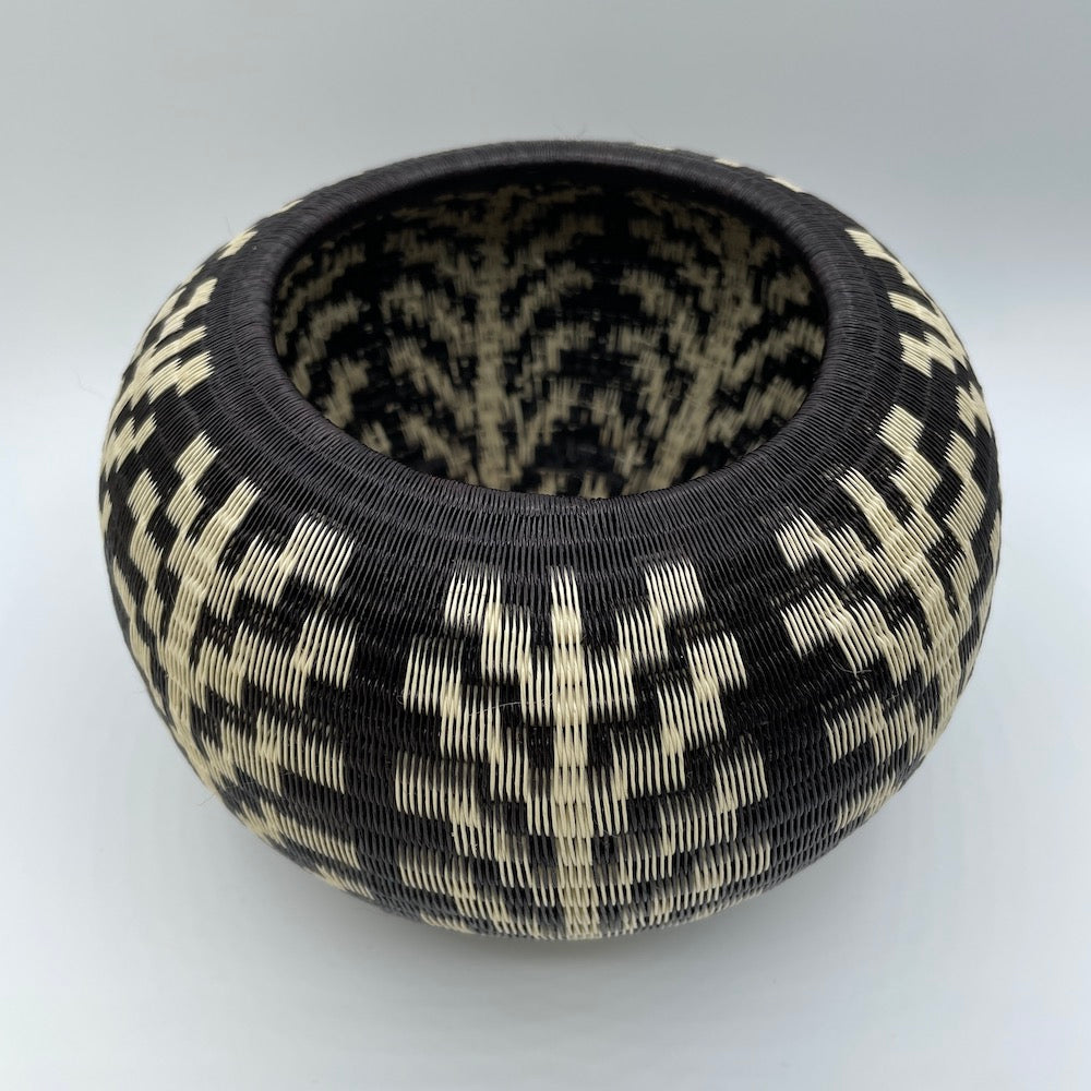 Woven Werregue Vase handmade in Colombia. Black and Beige Bowl. 