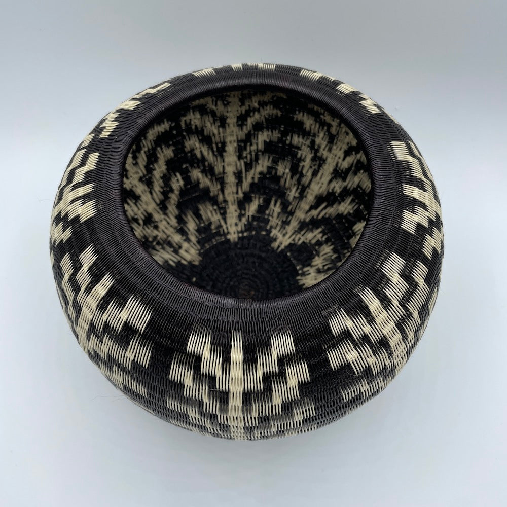 Woven Werregue Vase handmade in Colombia. Black and Beige Bowl. 