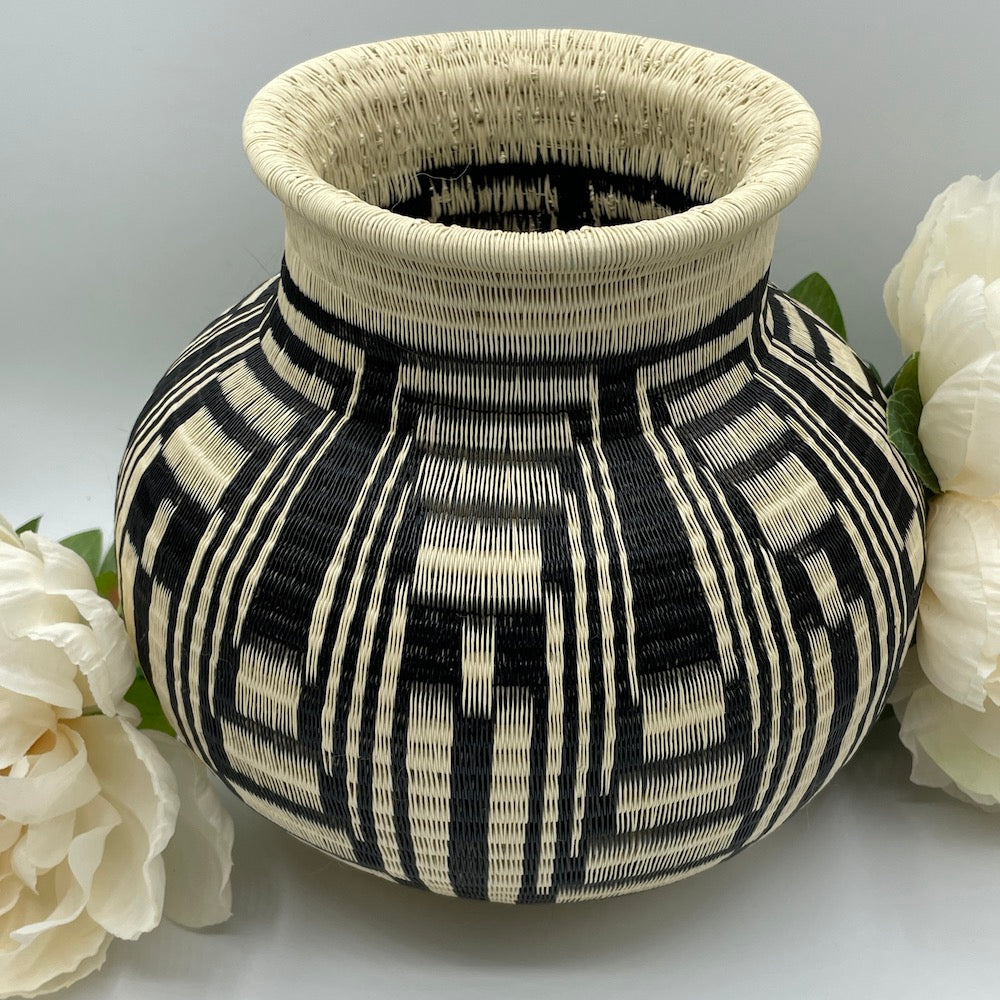 Woven Werregue Vase handmade in Colombia. Black and Beige. 